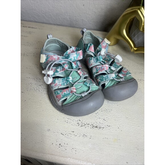 KEEN Other - KEEN Newport H2 1026276 Camo/Pink Icing Sandal Shoes Girls Kid's Size 1